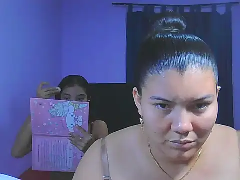 Snapshot of Helena-Paola chatting on February 8, 2026, 5:05 am Helena-Paola online show from February 8, 2026, 5:05 am