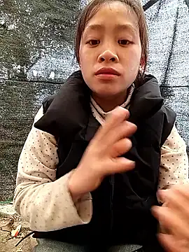 Snapshot of Hari-saka chatting on February 18, 2026, 1:14 am Hari-saka online show from February 18, 2026, 1:14 am