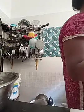 Hot-Tinaa online show from May 19, 2026, 8:43 am