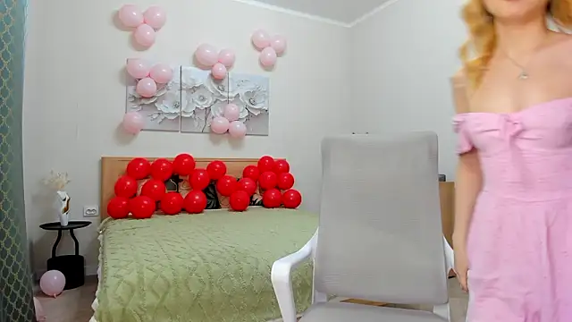 Snapshot of sweet_bl0nde chatting on February 14, 2026, 8:47 am sweet bl0nde online show from February 14, 2026, 8:47 am