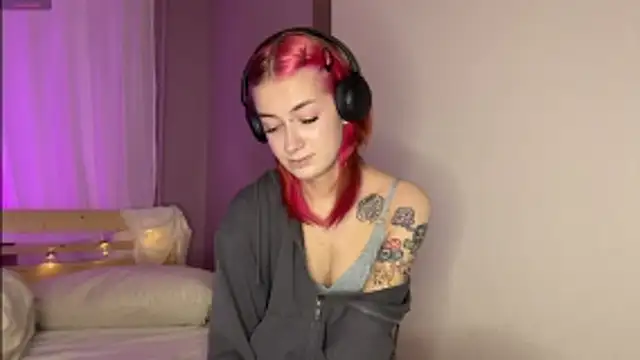 Dina Cams online show from February 2, 2026, 1:10 pm