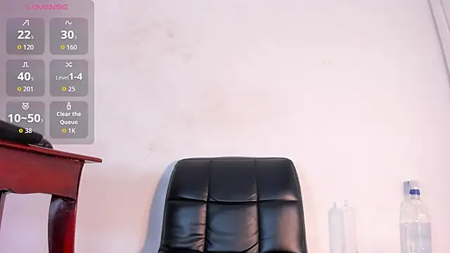 Snapshot of naughtylizeth_ chatting on April 7, 2026, 8:43 pm naughtylizeth online show from April 7, 2026, 8:43 pm