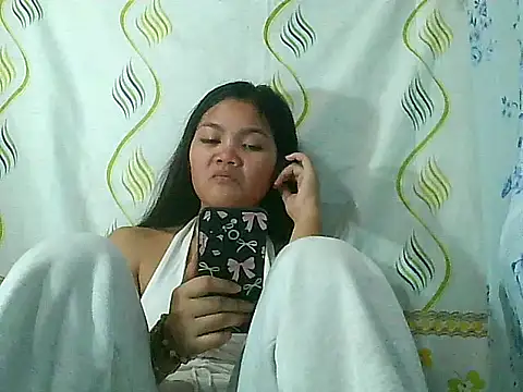 Snapshot of PinaySkinnyJust18 chatting on April 24, 2026, 1:29 am PinaySkinnyJust18 online show from April 24, 2026, 1:29 am
