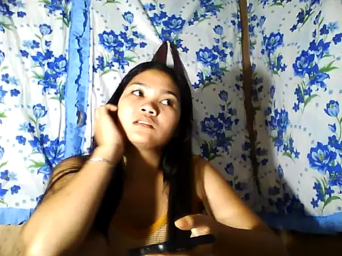 Snapshot of PinaySkinnyJust18 chatting on April 11, 2026, 10:13 pm PinaySkinnyJust18 online show from April 11, 2026, 10:13 pm