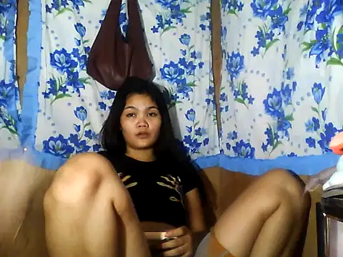 Snapshot of PinaySkinnyJust18 chatting on May 17, 2026, 11:49 pm PinaySkinnyJust18 online show from May 17, 2026, 11:49 pm