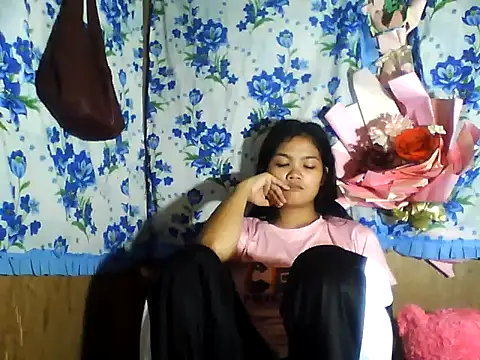 Snapshot of PinaySkinnyJust18 chatting on May 25, 2026, 9:57 pm PinaySkinnyJust18 online show from May 25, 2026, 9:57 pm