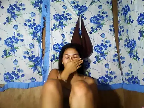 Snapshot of PinaySkinnyJust18 chatting on May 6, 2026, 11:47 am PinaySkinnyJust18 online show from May 6, 2026, 11:47 am