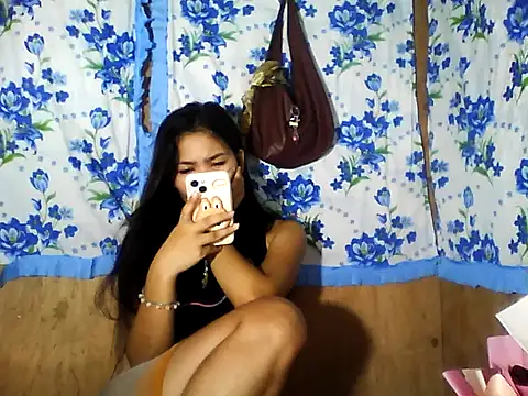 Snapshot of PinaySkinnyJust18 chatting on May 3, 2026, 10:57 pm PinaySkinnyJust18 online show from May 3, 2026, 10:57 pm