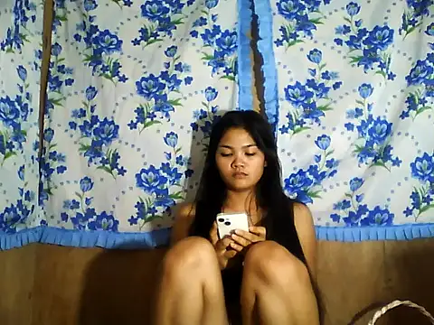 Snapshot of PinaySkinnyJust18 chatting on April 14, 2026, 8:03 pm PinaySkinnyJust18 online show from April 14, 2026, 8:03 pm