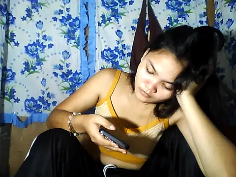 Snapshot of PinaySkinnyJust18 chatting on May 10, 2026, 12:36 am PinaySkinnyJust18 online show from May 10, 2026, 12:36 am