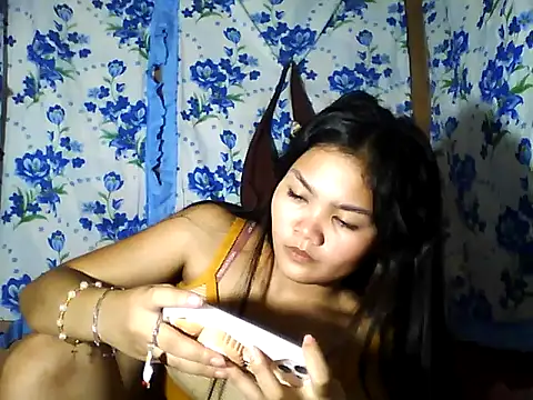 Snapshot of PinaySkinnyJust18 chatting on May 2, 2026, 10:42 am PinaySkinnyJust18 online show from May 2, 2026, 10:42 am