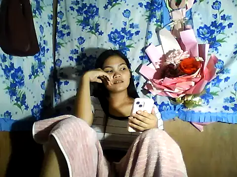 Snapshot of PinaySkinnyJust18 chatting on May 22, 2026, 12:47 pm PinaySkinnyJust18 online show from May 22, 2026, 12:47 pm