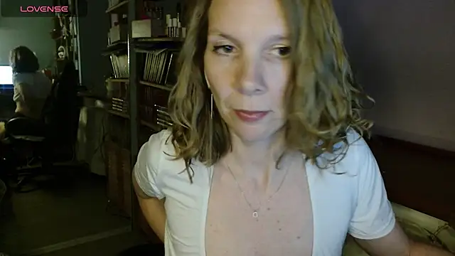 Snapshot of Daisy_Lovely chatting on May 22, 2026, 4:16 pm Daisy Lovely online show from May 22, 2026, 4:16 pm