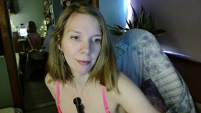 Snapshot of Daisy_Lovely chatting on April 24, 2026, 5:53 am Daisy Lovely online show from April 24, 2026, 5:53 am