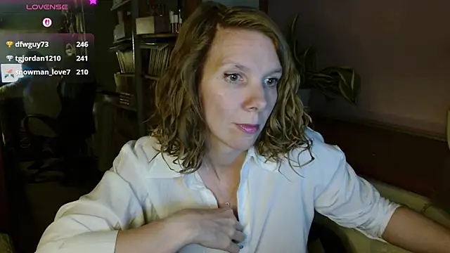 Snapshot of Daisy_Lovely chatting on May 20, 2026, 4:37 pm Daisy Lovely online show from May 20, 2026, 4:37 pm