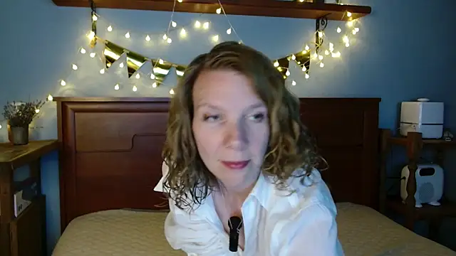 Snapshot of Daisy_Lovely chatting on June 1, 2026, 4:35 am Daisy Lovely online show from June 1, 2026, 4:35 am