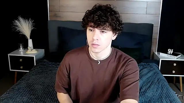 Snapshot of TylerGibson chatting on February 24, 2026, 3:40 am TylerGibson online show from February 24, 2026, 3:40 am