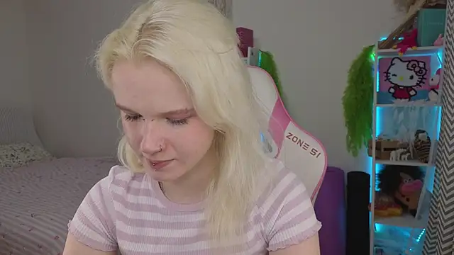 Snapshot of Mia_WaterFall chatting on April 21, 2026, 3:35 am Mia WaterFall online show from April 21, 2026, 3:35 am