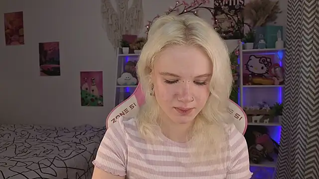 Snapshot of Mia_WaterFall chatting on May 28, 2026, 3:25 am Mia WaterFall online show from May 28, 2026, 3:25 am