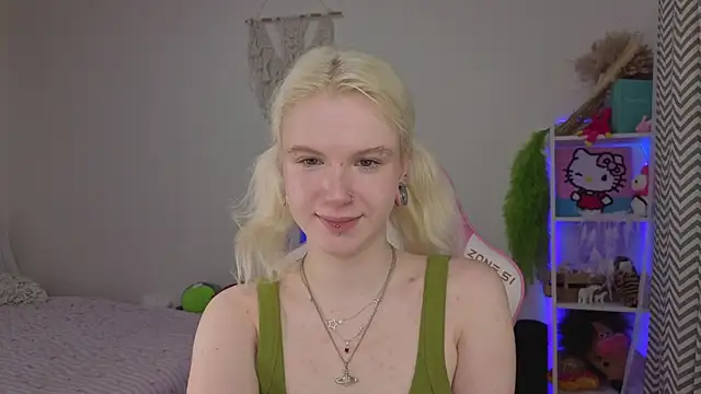 Snapshot of Mia_WaterFall chatting on April 22, 2026, 3:13 am Mia WaterFall online show from April 22, 2026, 3:13 am
