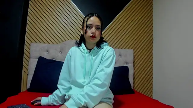 Snapshot of IvyyEmerald chatting on March 28, 2026, 1:45 pm IvyyEmerald online show from March 28, 2026, 1:45 pm