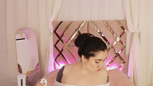 KathiaJenner online show from April 14, 2026, 11:26 am