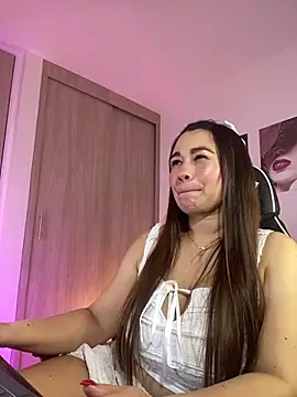 saray mendozaa online show from June 25, 2026, 7:19 pm