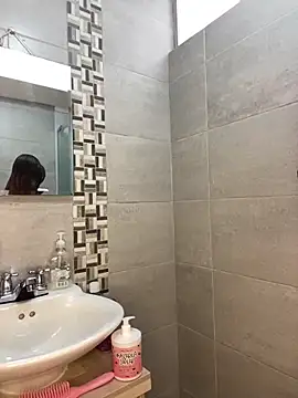 saray mendozaa online show from February 15, 2026, 6:07 pm