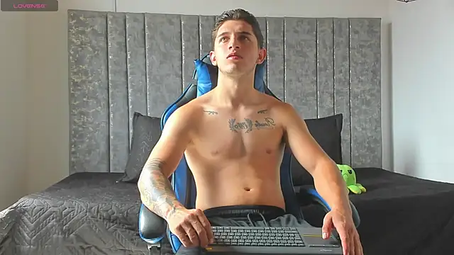 Snapshot of Calvin_Hunter chatting on July 17, 2026, 3:31 pm Calvin Hunter online show from July 17, 2026, 3:31 pm
