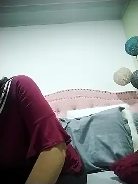 Snapshot of RosseLaure chatting on February 4, 2026, 2:28 am RosseLaure online show from February 4, 2026, 2:28 am