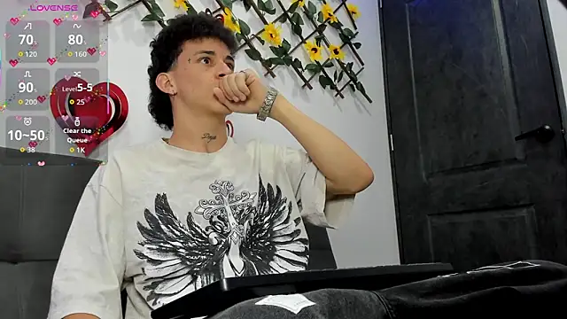 Snapshot of Maxxx_bigcockx chatting on February 14, 2026, 1:28 am Maxxx bigcockx online show from February 14, 2026, 1:28 am