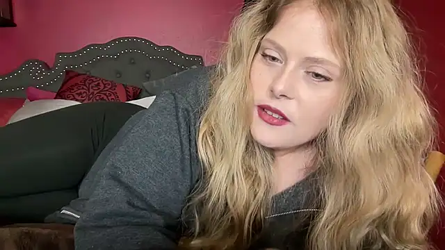 HazelFr33bird online show from February 1, 2026, 8:51 pm