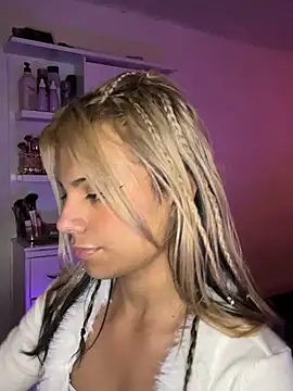 Snapshot of andyy_x chatting on February 22, 2026, 8:54 pm andyy x online show from February 22, 2026, 8:54 pm