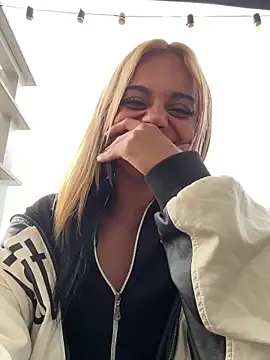 Snapshot of andyy_x chatting on February 10, 2026, 9:25 pm andyy x online show from February 10, 2026, 9:25 pm