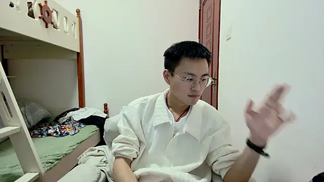 Snapshot of Aint686 chatting on April 15, 2026, 5:17 pm Aint686 online show from April 15, 2026, 5:17 pm