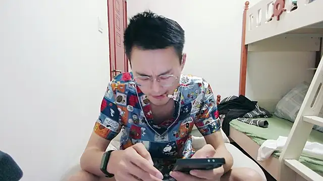 Snapshot of Aint686 chatting on April 10, 2026, 2:57 pm Aint686 online show from April 10, 2026, 2:57 pm