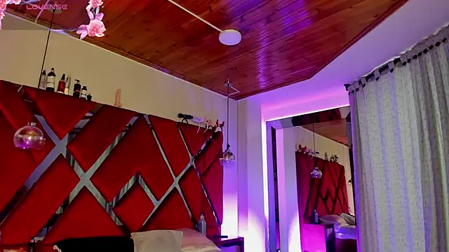 Snapshot of Lucia_24x chatting on March 6, 2026, 12:11 pm Lucia 24x online show from March 6, 2026, 12:11 pm