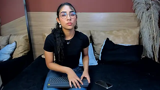 scarlett25   online show from March 20, 2026, 7:59 pm