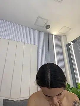 JuliaColemann online show from May 9, 2026, 11:57 am