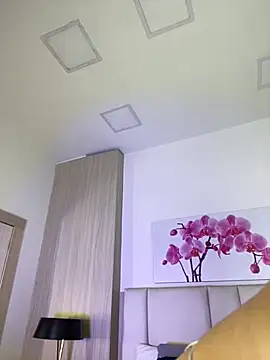 JuliaColemann online show from May 30, 2026, 12:00 pm