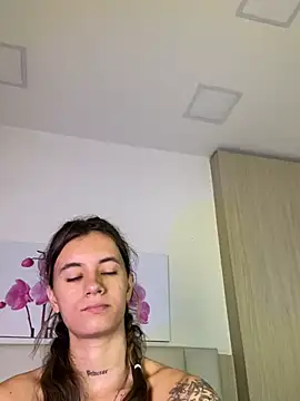 JuliaColemann online show from May 27, 2026, 12:01 pm