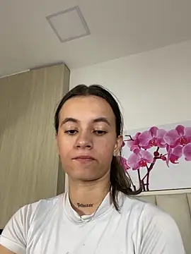 JuliaColemann online show from May 31, 2026, 6:09 pm