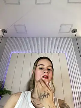 JuliaColemann online show from March 14, 2026, 12:11 pm