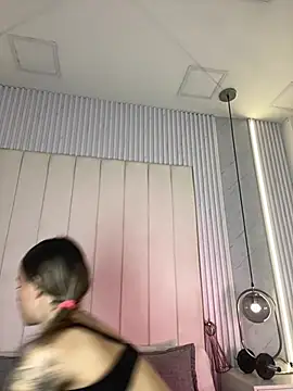 JuliaColemann online show from May 12, 2026, 12:00 pm