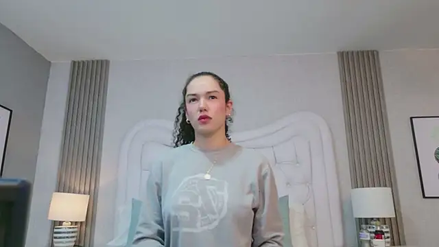 Snapshot of RoxanaAngel chatting on February 22, 2026, 12:35 am RoxanaAngel online show from February 22, 2026, 12:35 am