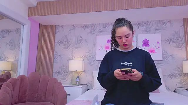 Snapshot of RoxanaAngel chatting on February 17, 2026, 2:25 pm RoxanaAngel online show from February 17, 2026, 2:25 pm