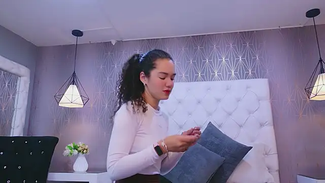 Snapshot of RoxanaAngel chatting on February 8, 2026, 11:08 am RoxanaAngel online show from February 8, 2026, 11:08 am