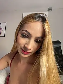 Snapshot of chiarabonds chatting on May 23, 2026, 5:34 pm chiarabonds online show from May 23, 2026, 5:34 pm