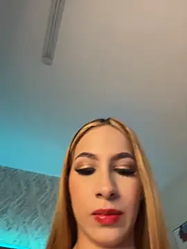Snapshot of chiarabonds chatting on April 13, 2026, 5:39 pm chiarabonds online show from April 13, 2026, 5:39 pm