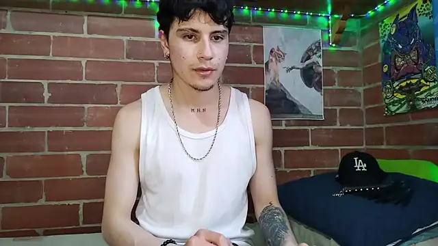 Snapshot of PaulDamico chatting on April 16, 2026, 9:39 pm PaulDamico online show from April 16, 2026, 9:39 pm